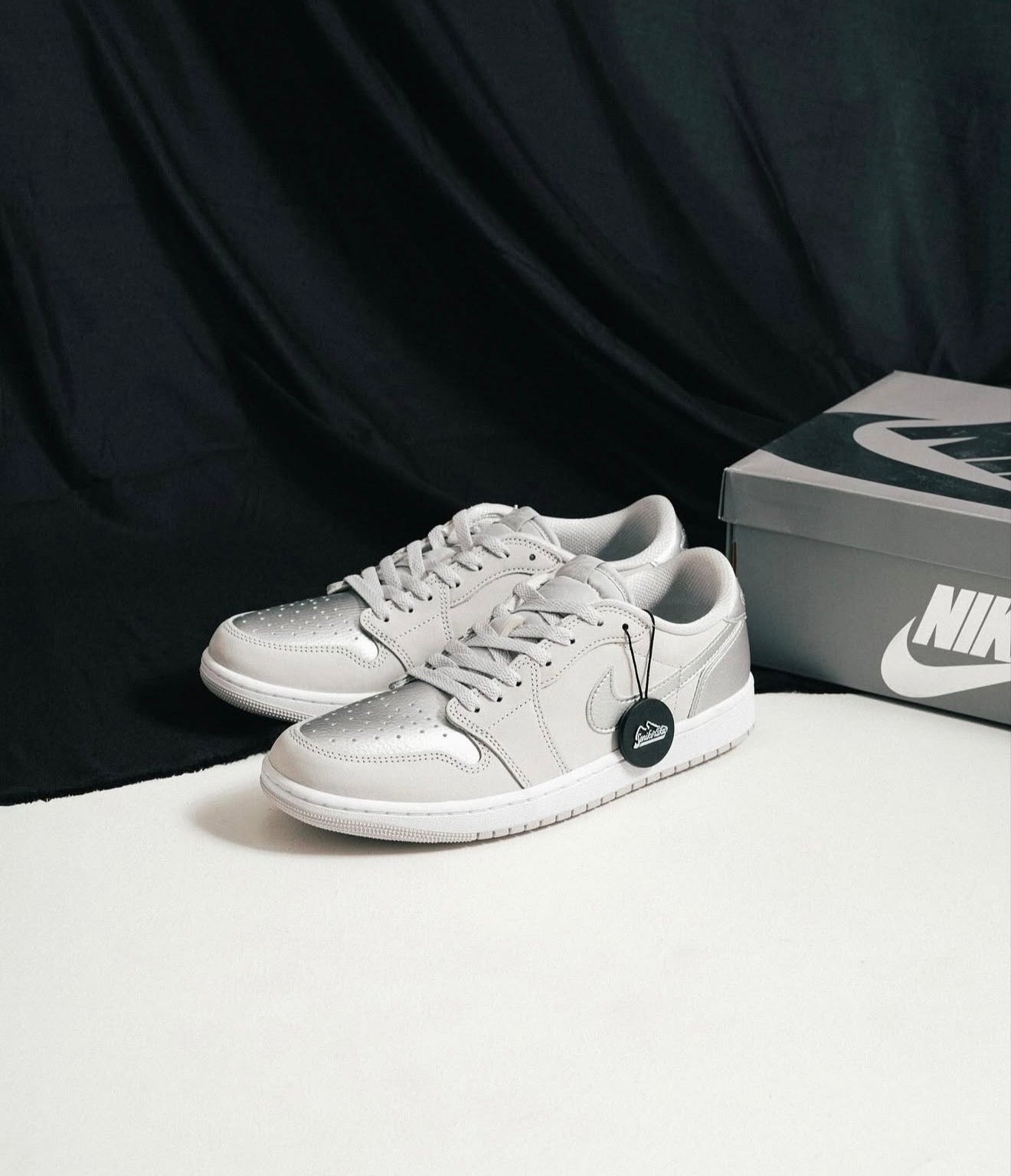 Air Jordan 1 Low OG Metallic Silver
