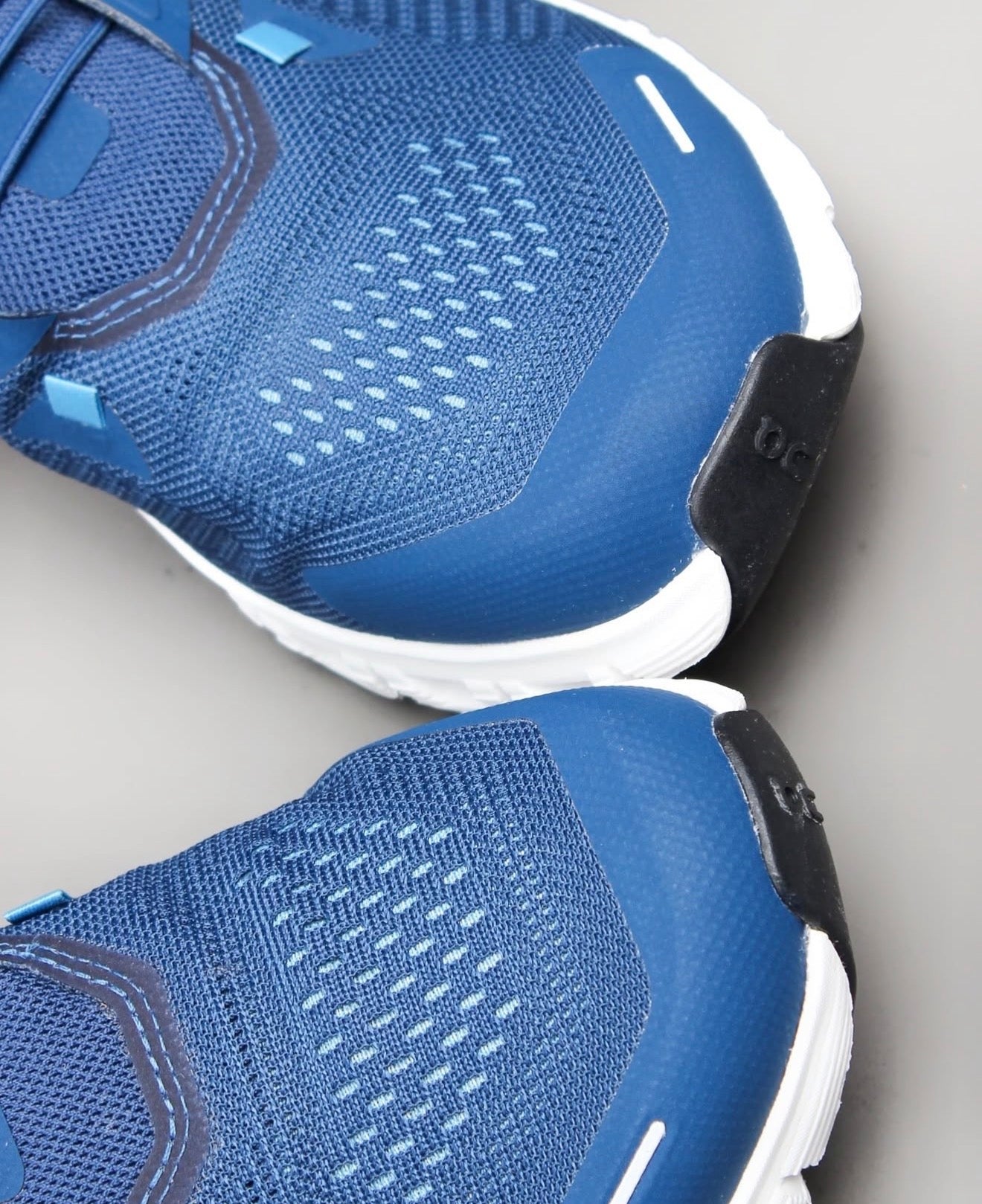 On Running Cloud 6 Coast Tempest Niagara