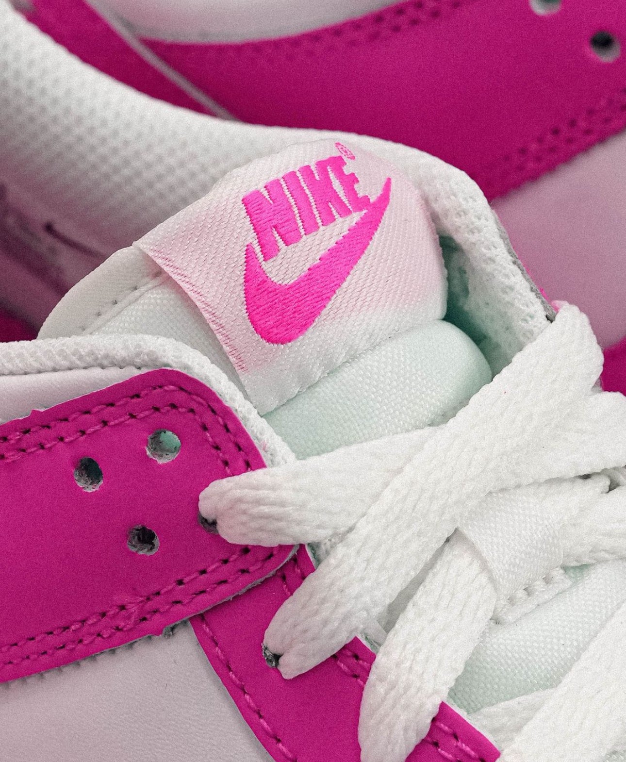 WMNs Dunk Low Laser Fuchsia