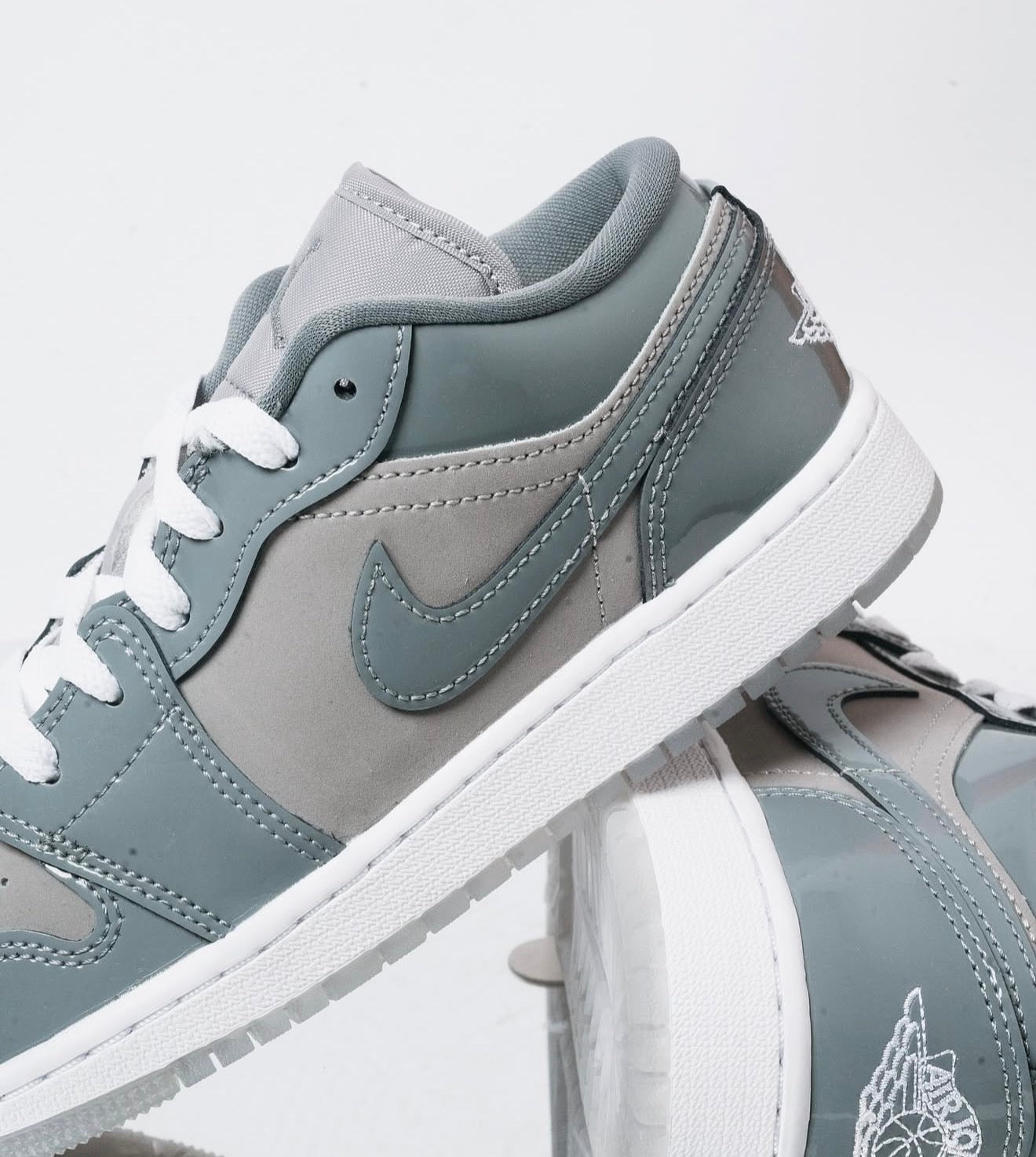 Air Jordan 1 Low SE Medium Grey Cool Grey White