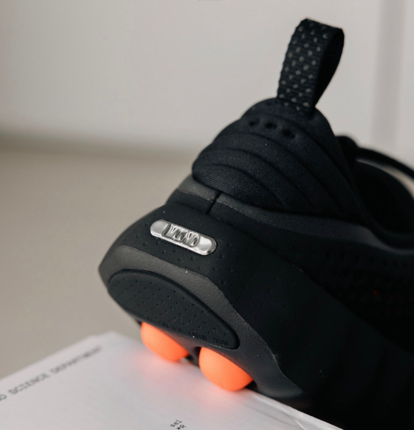 Mind 002 Black Hyper Crimson