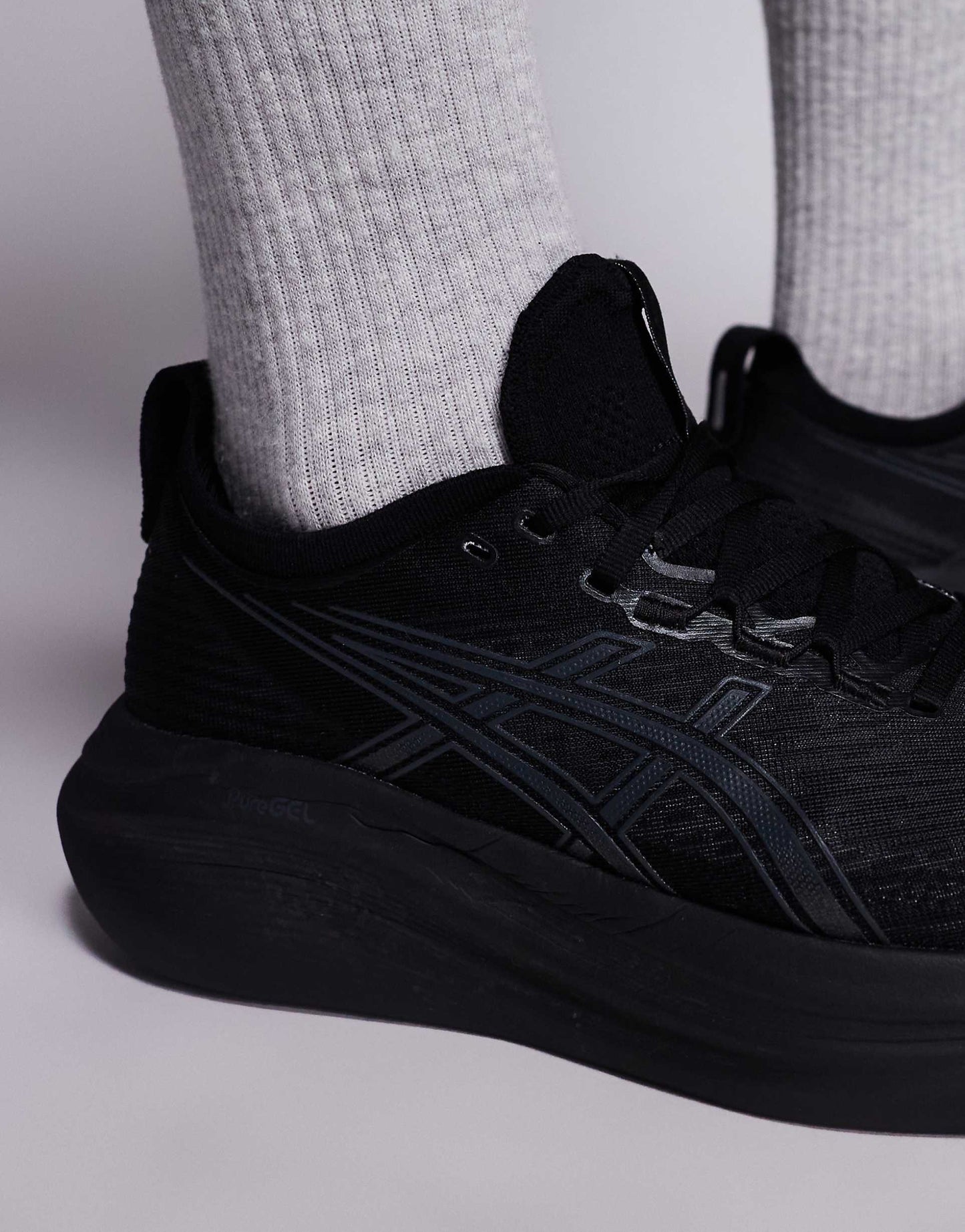 Gel-Nimbus 27 Black Graphite Grey
