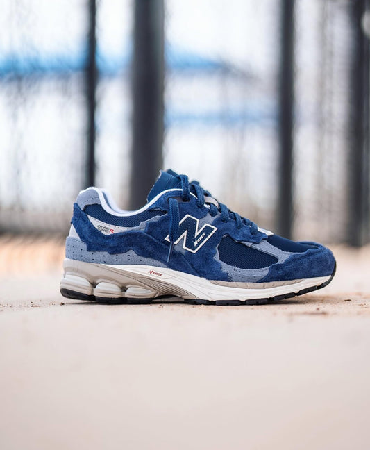 NB Balance 2002R Protection Pack Navy Grey