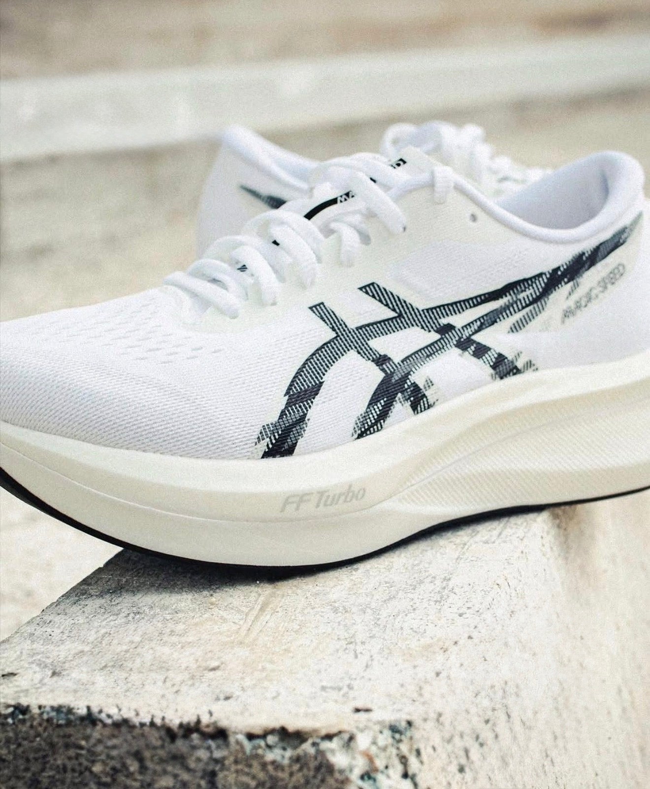 Magic Speed 4 White Black
