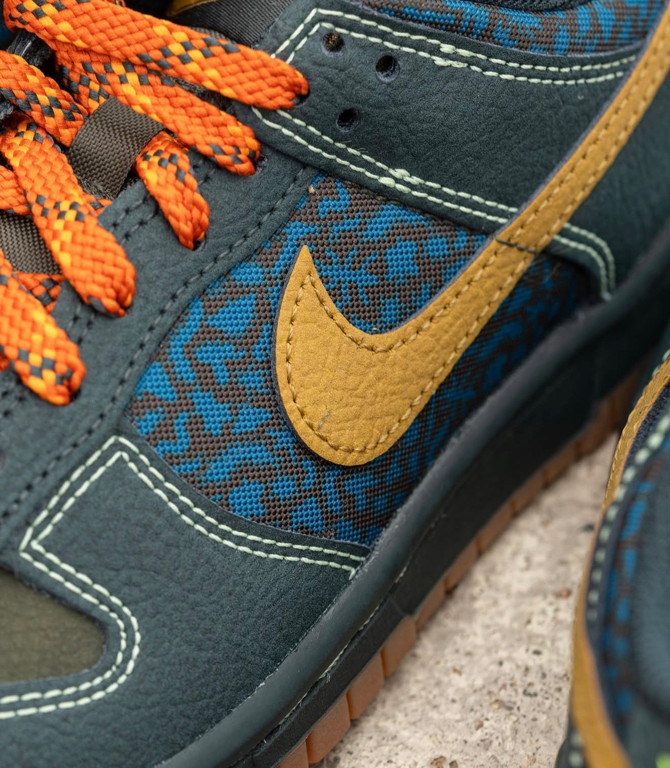 Dunk Low Seaweed Ochre Khaki