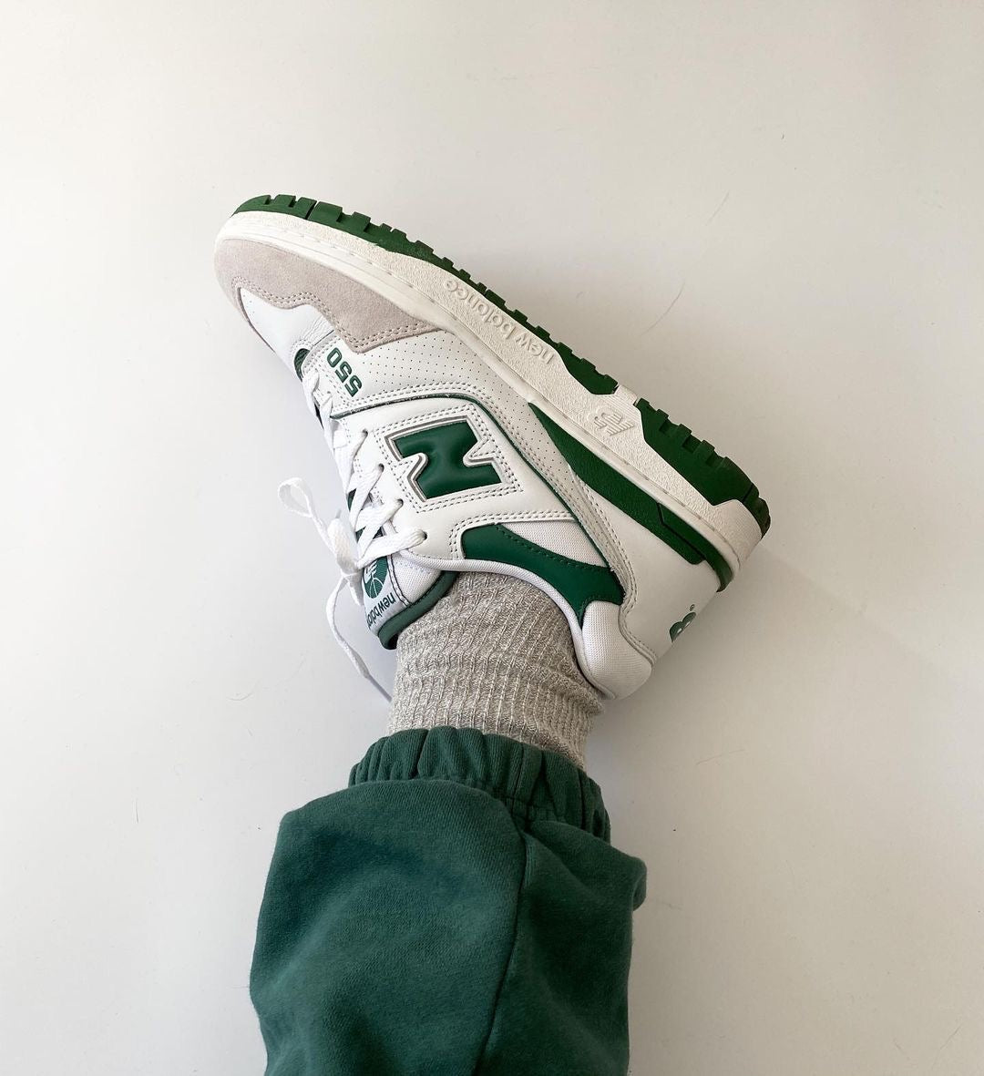 New Balance 550 Low Top Sneaker “ White Green “