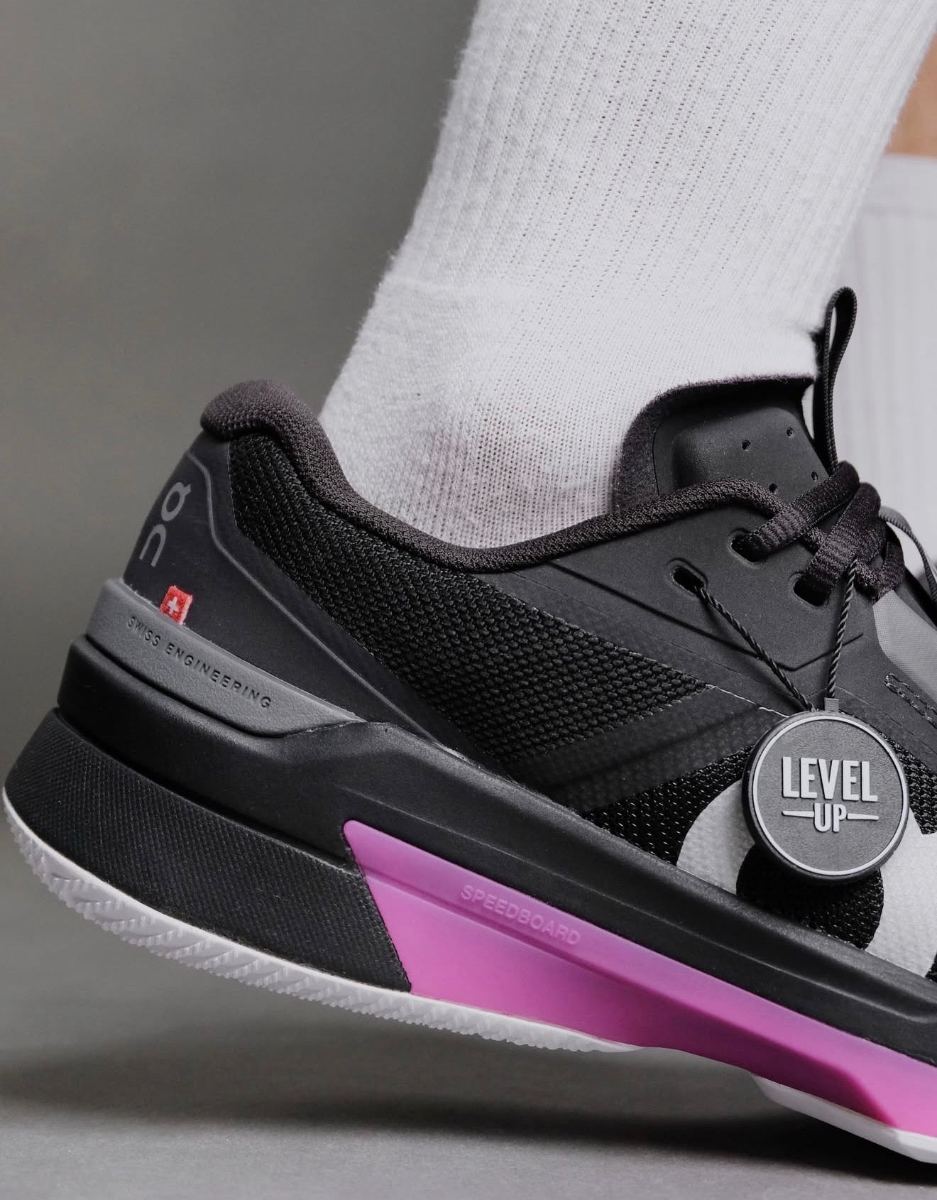 On The Roger Pro Fire Black Pink