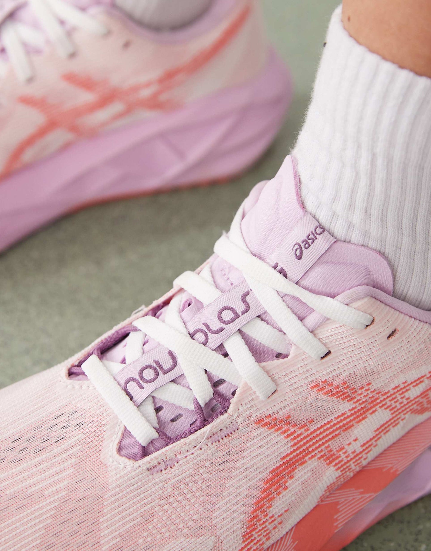 WMNs Novablast 5 White Coral Reef
