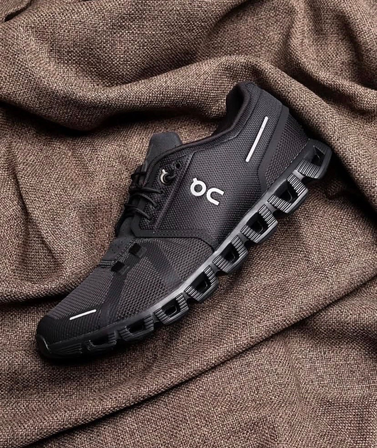 On Running Cloud 5 Triple Black