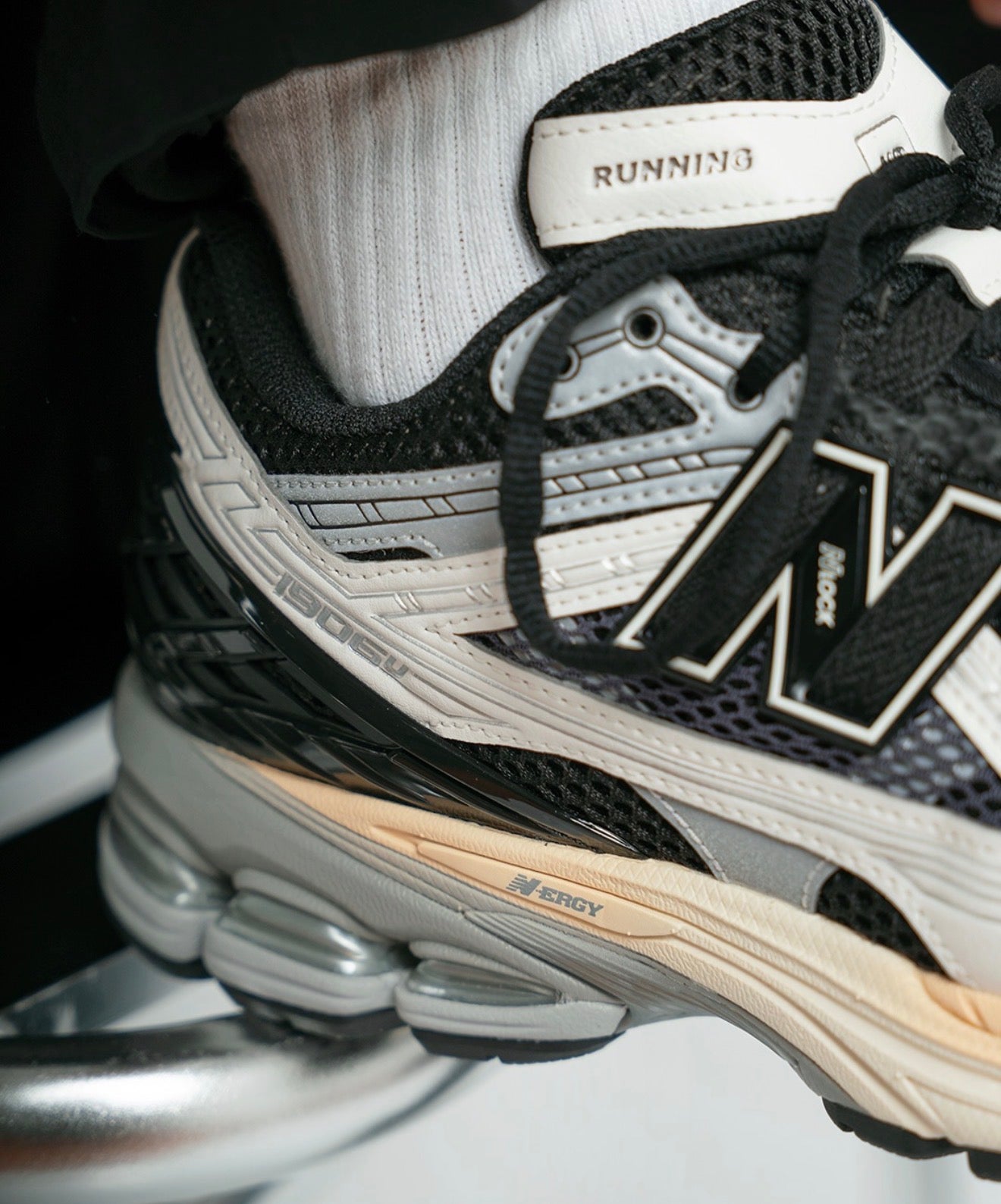 NB Balance 1906U Black Sea Salt Magnet