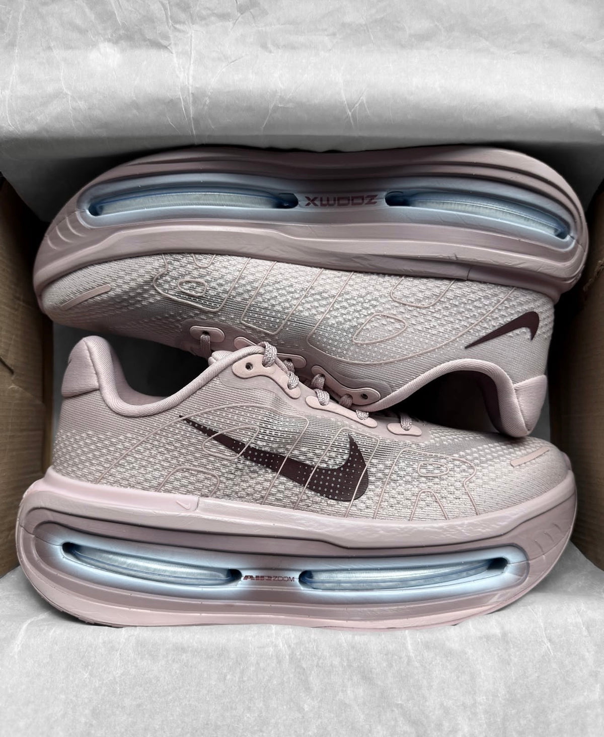 WMNS Vomero Premium