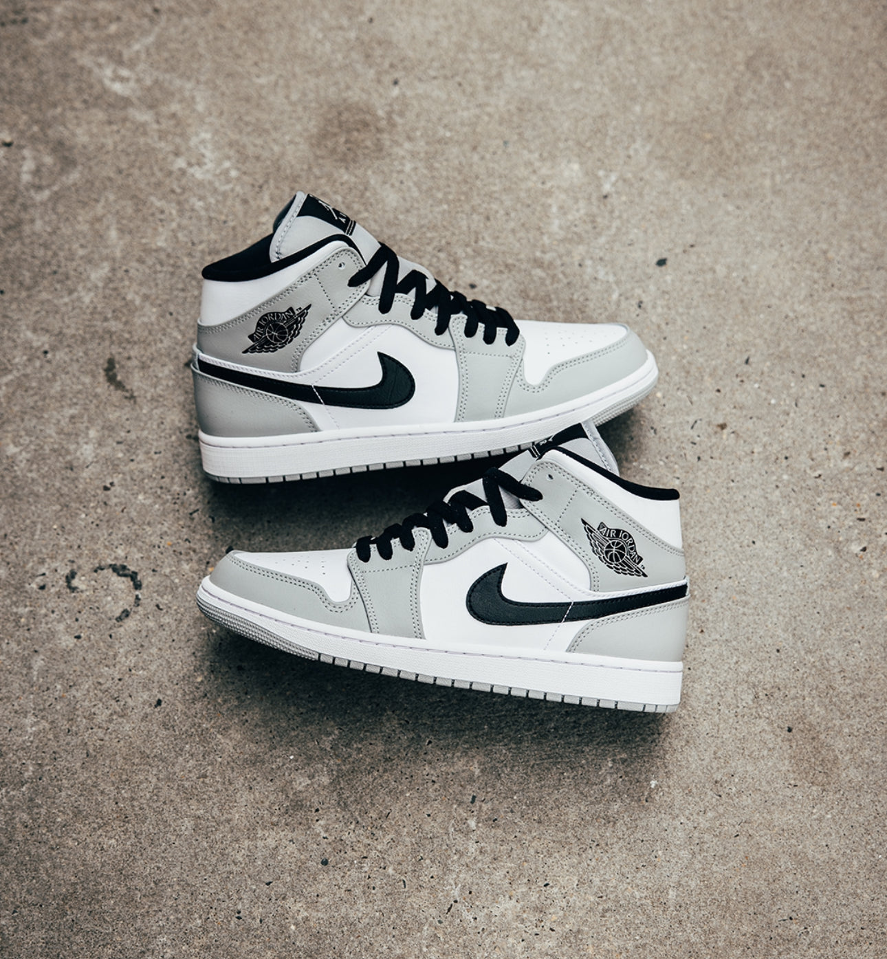 Air Jordan 1 Mid Light Smoke Grey