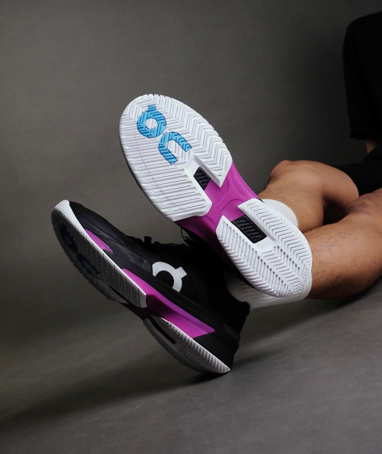 On The Roger Pro Fire Black Pink