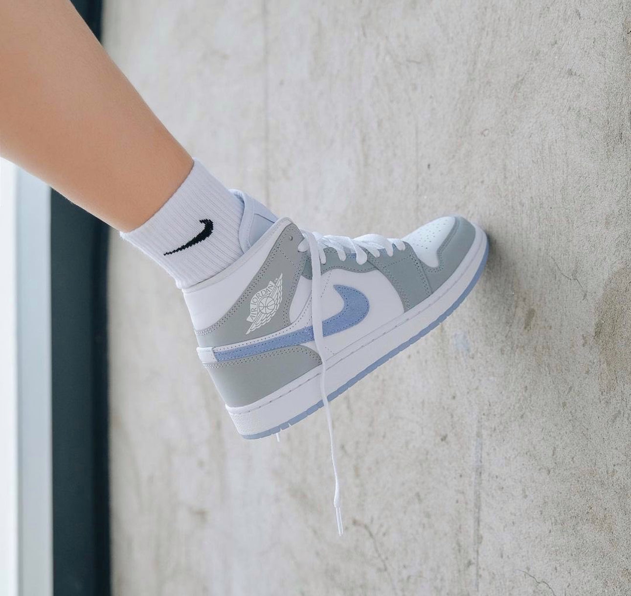 WMNs Air Jordan 1 Mid “ Wolf Grey ”