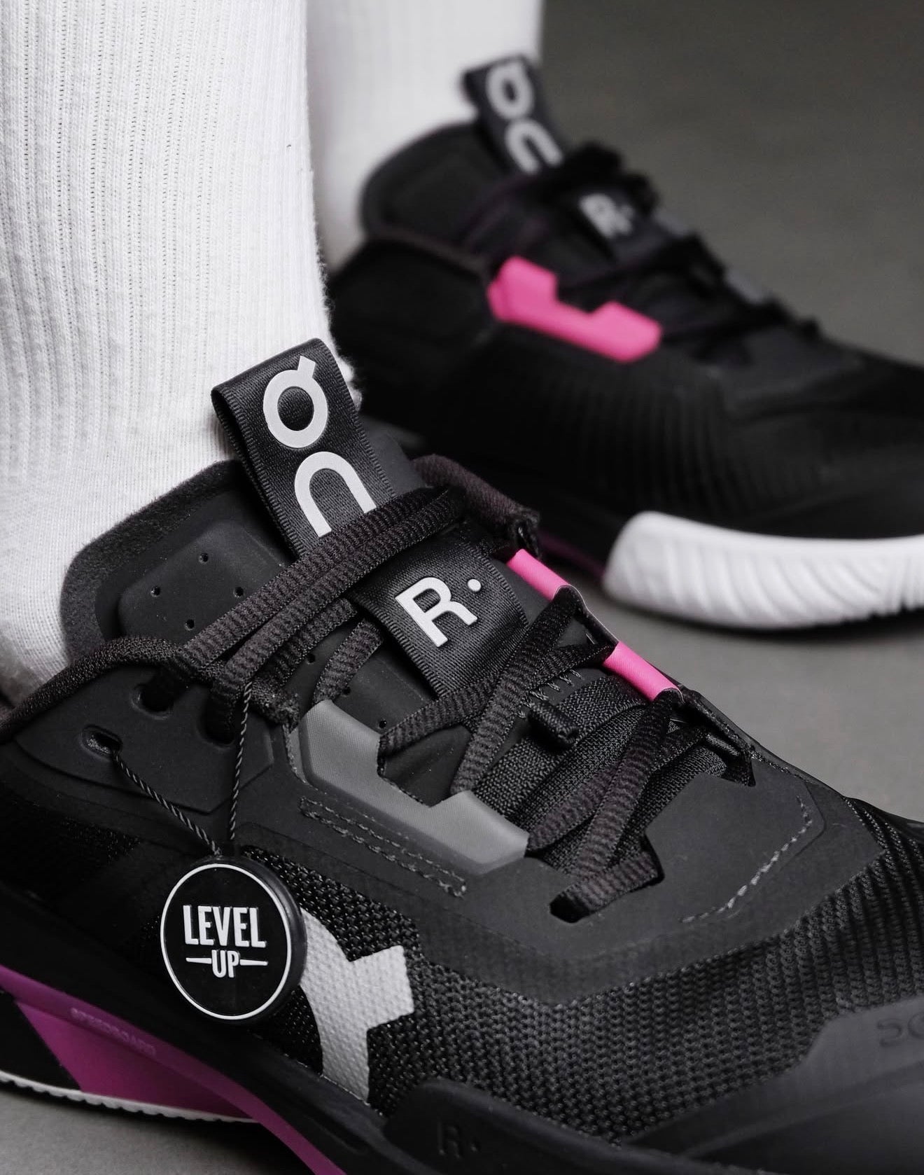 On The Roger Pro Fire Black Pink