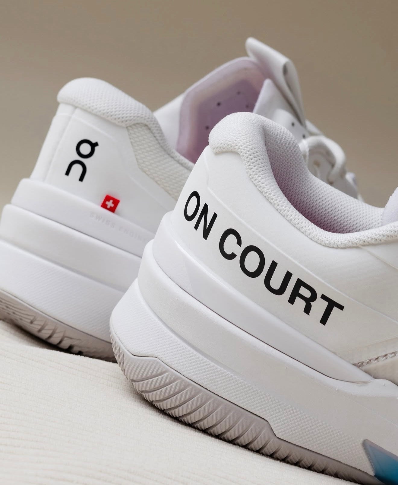 On The Roger Pro Fire White Pink