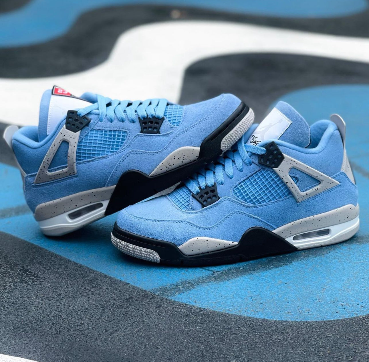 Air Jordan 4 Retro “ University Blue “