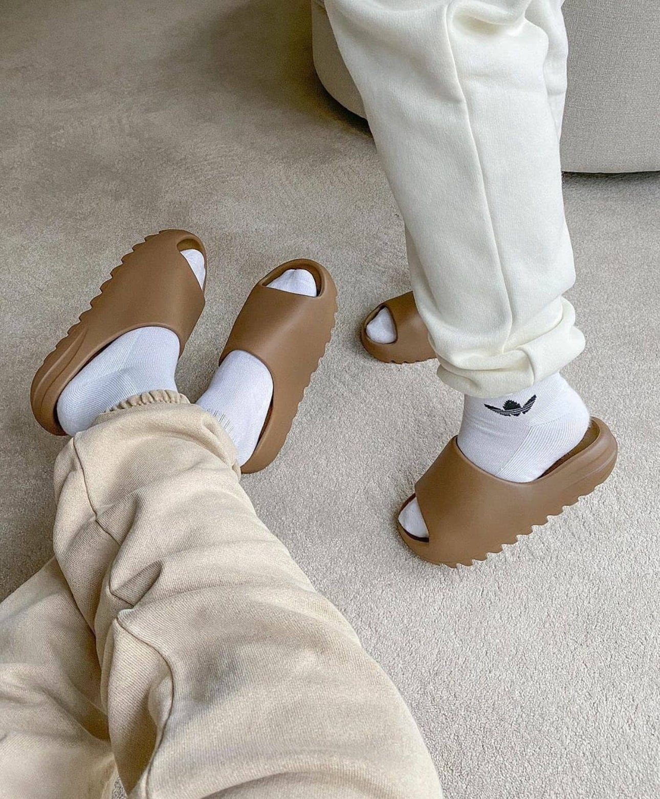 Yeezy Slides - “ Earth Brown ”