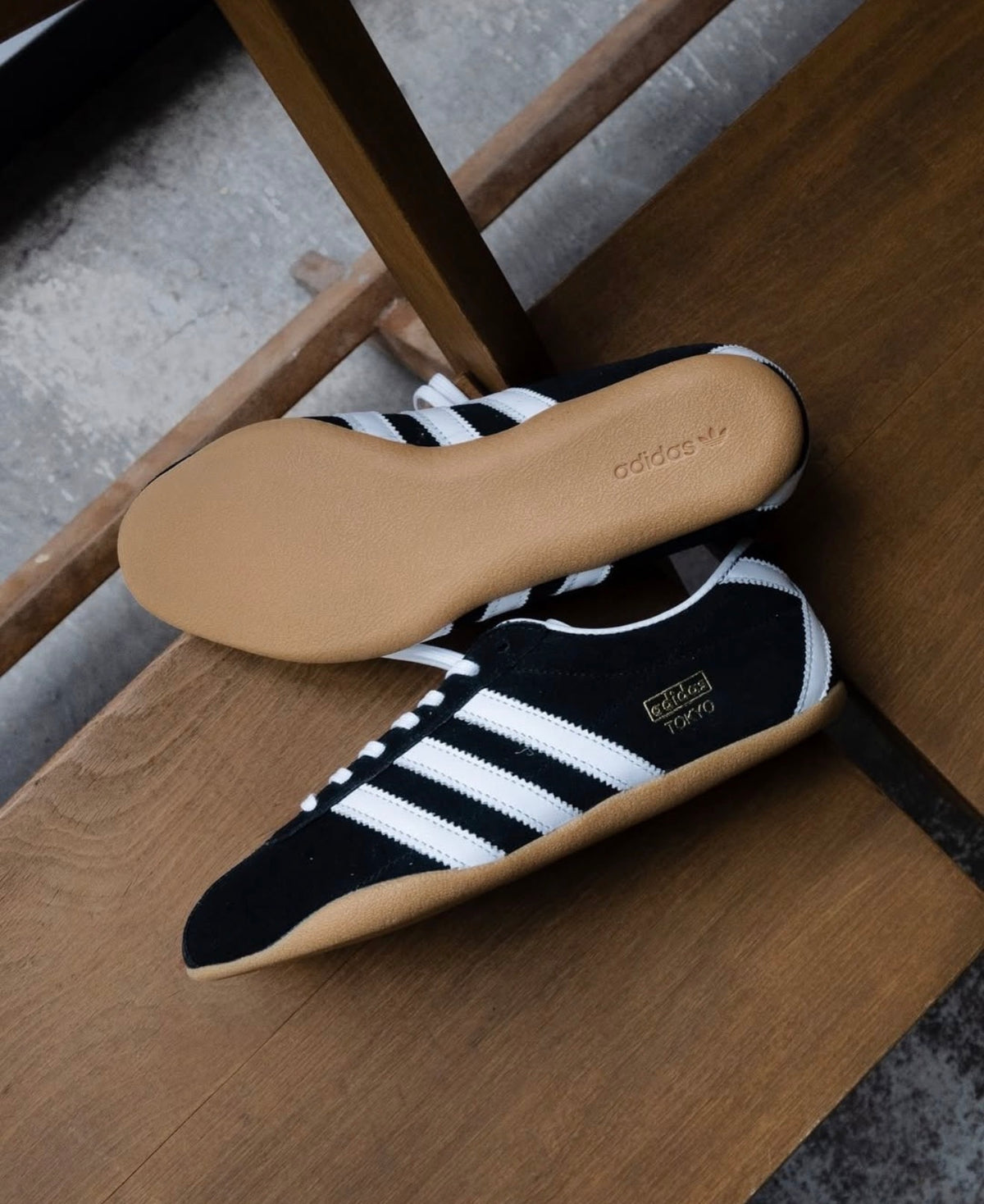 WMNs Tokyo Black White
