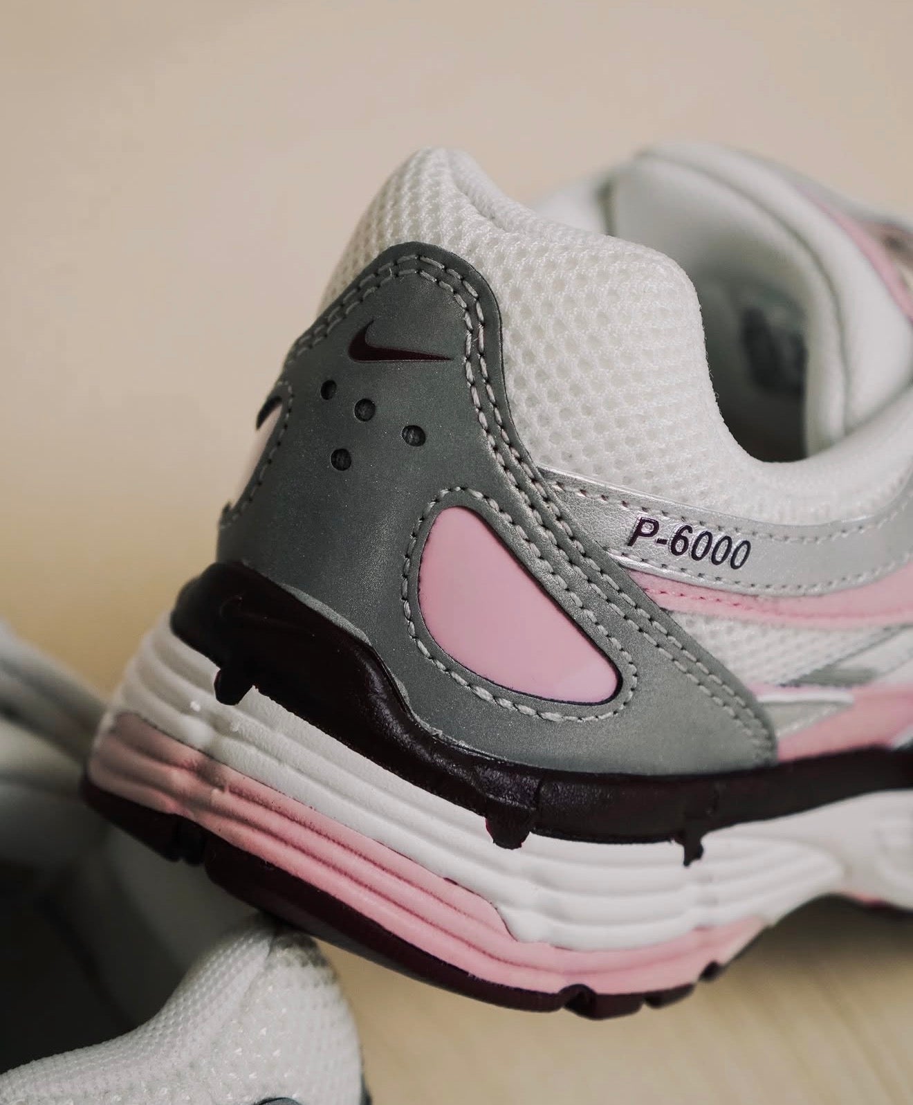 WMNs P6000 Silver Burgundy Plum Chalk
