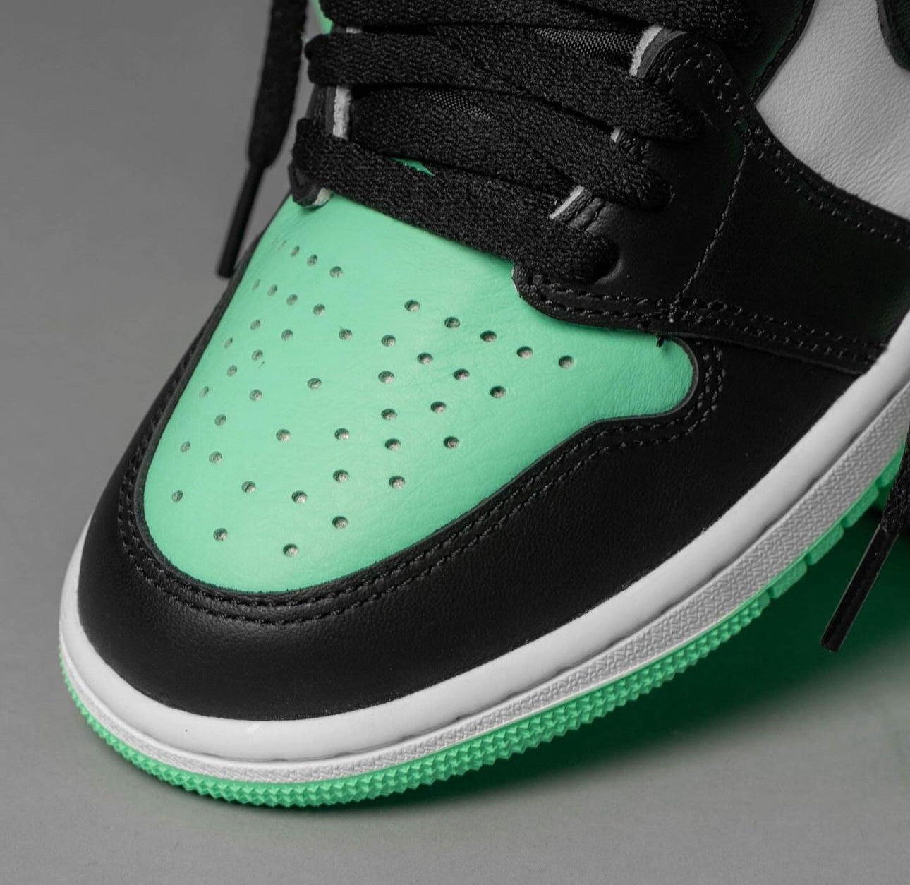 Air Jordan 1 High OG Green Glow