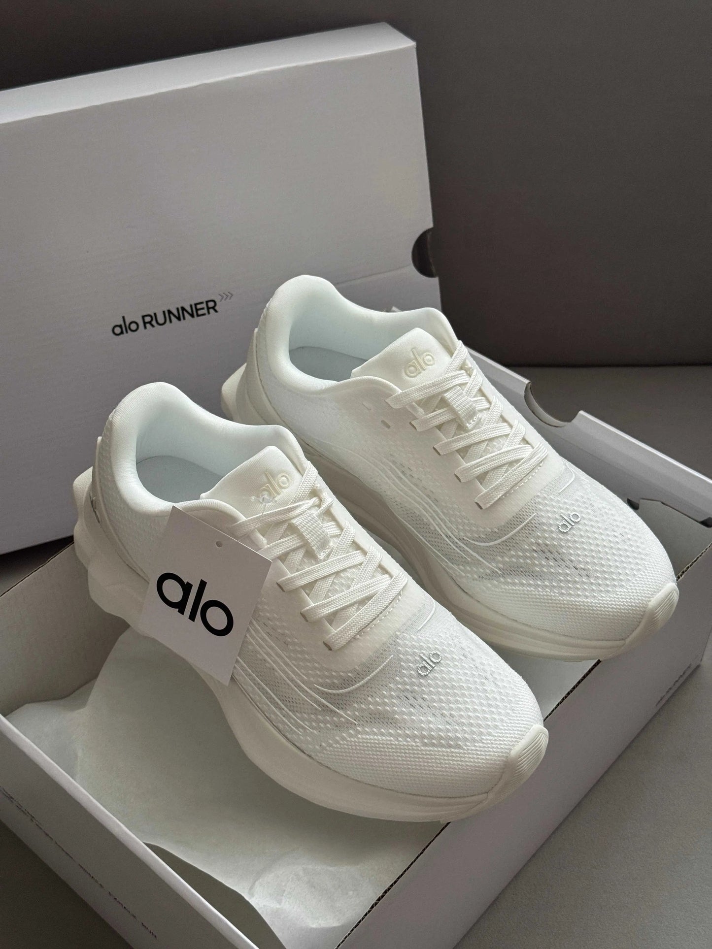 Alo Runner White