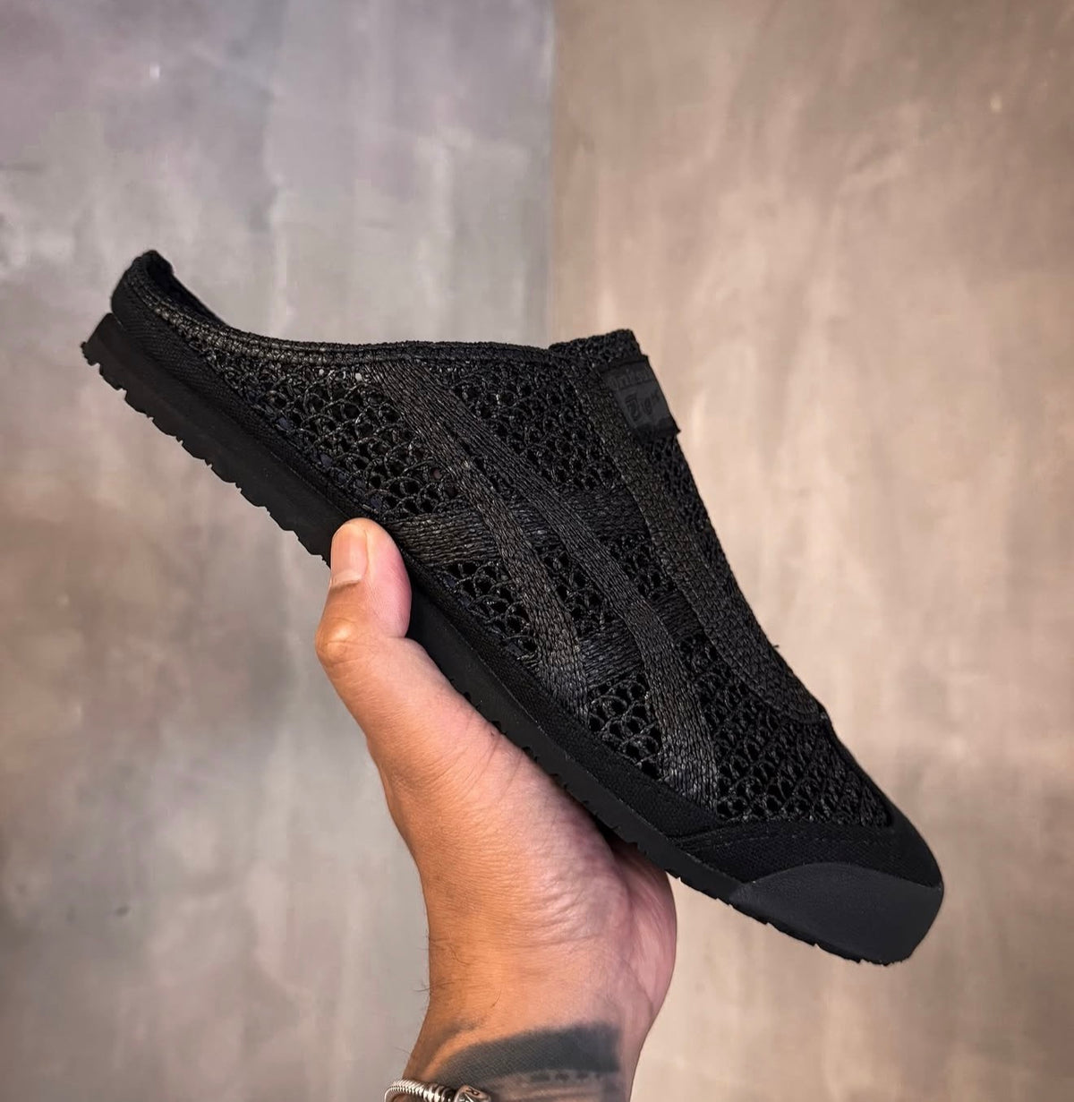Mexico 66 Sabot Triple Black
