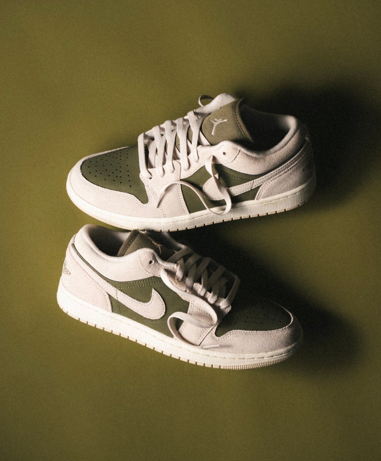 Air Jordan 1 Low SE Medium Olive Sail