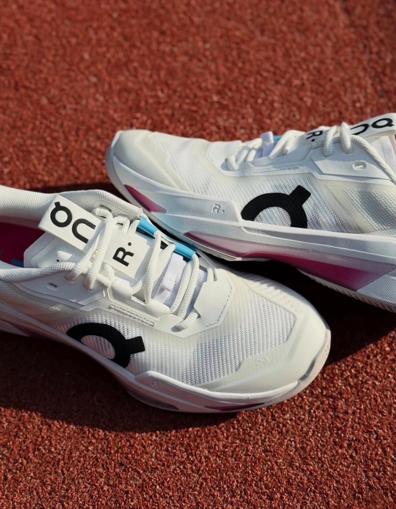 On The Roger Pro Fire White Pink