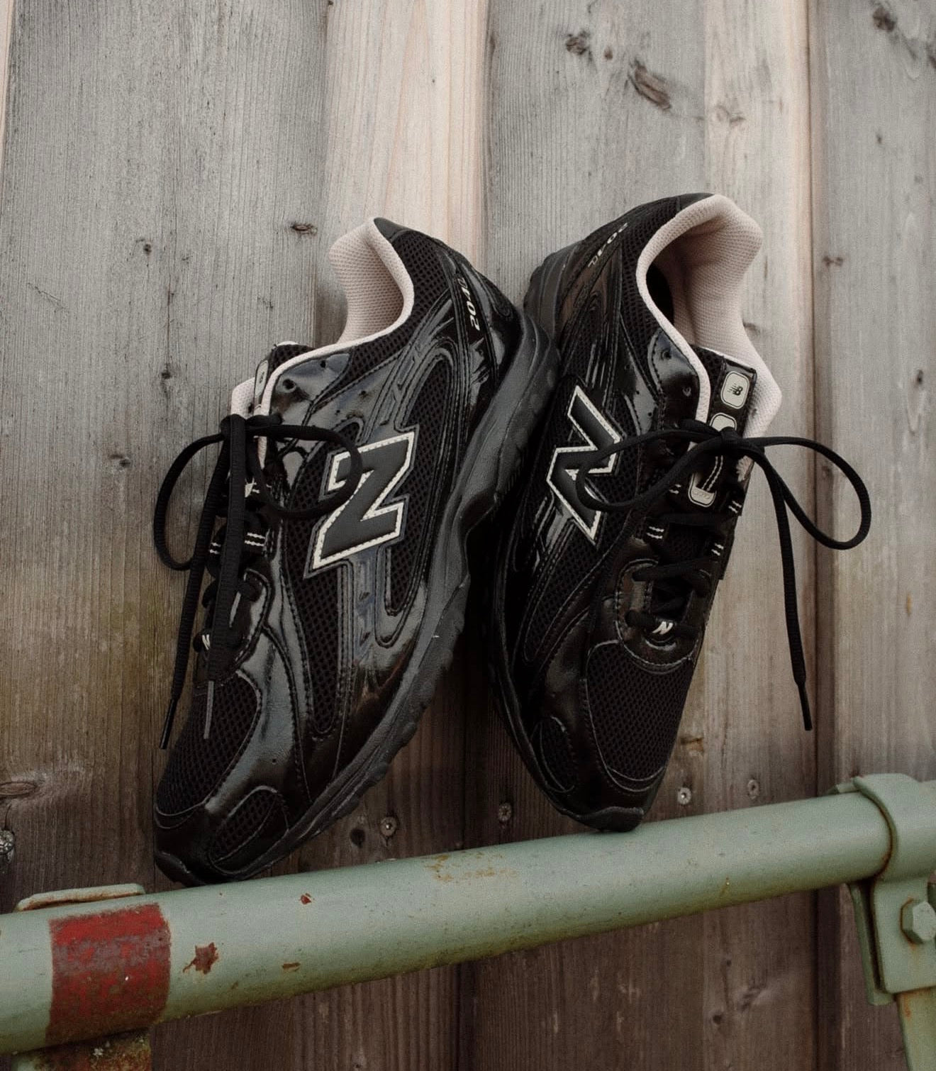 NB Balance 204L Black Timberwolf