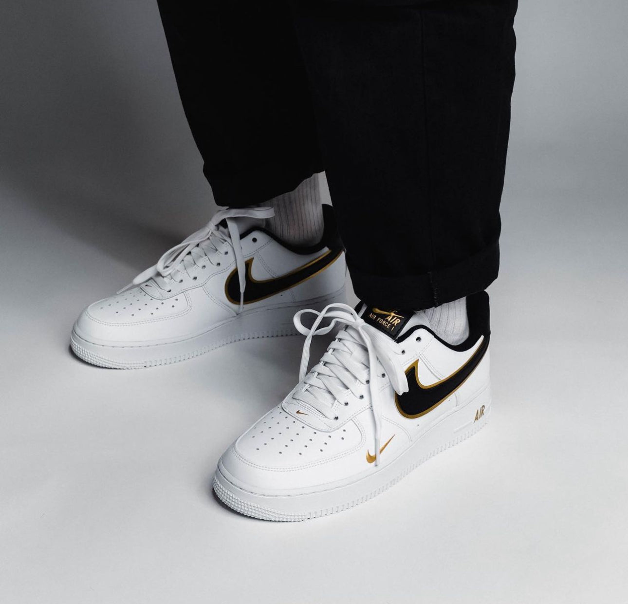 Airforce 1 Low LV8 Double Swoosh “ Metallic Swoosh “