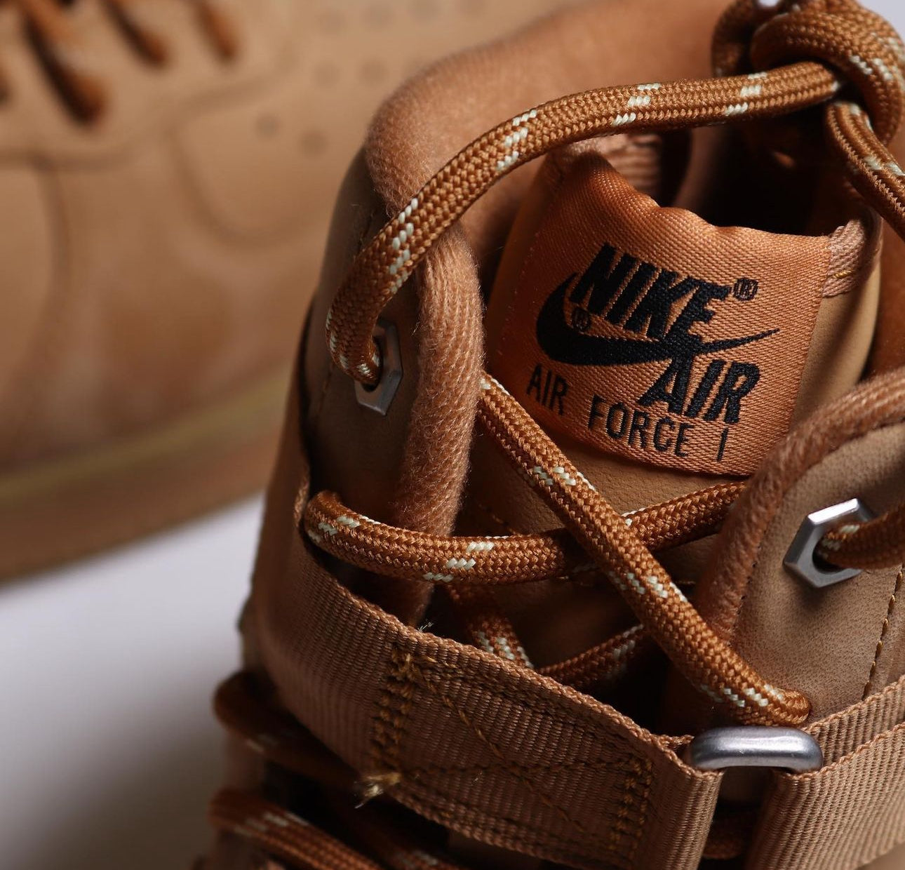 Airforce 1 Mid “ Flax “