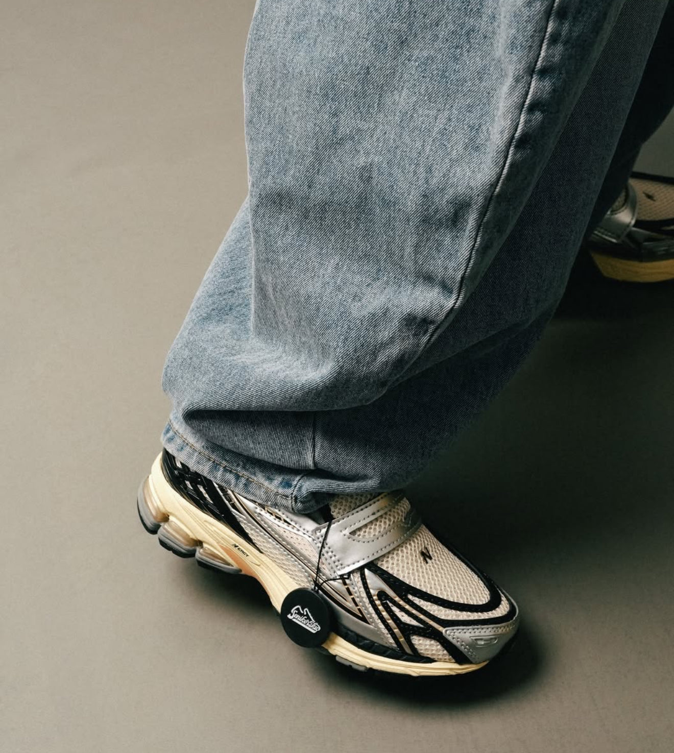 NB Balance 1906L Silver Metallic Cream