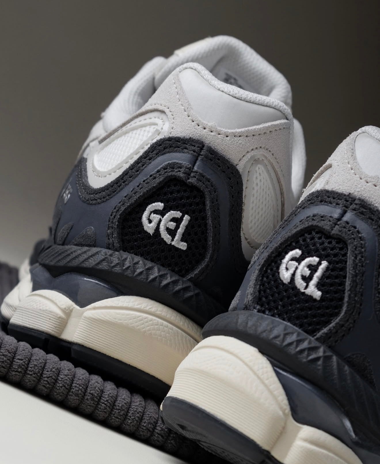 Gel-NYC White Smoke Grey