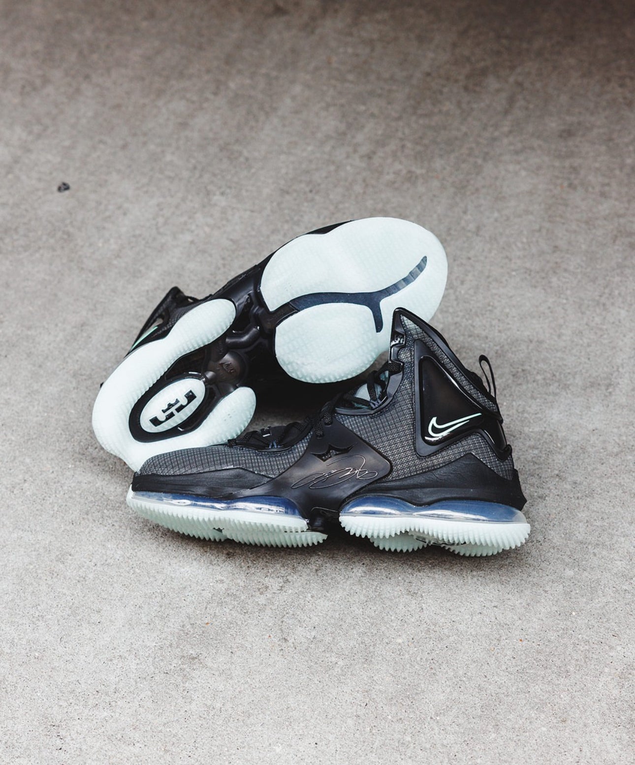 LeBron 19 “ Black Aqua “