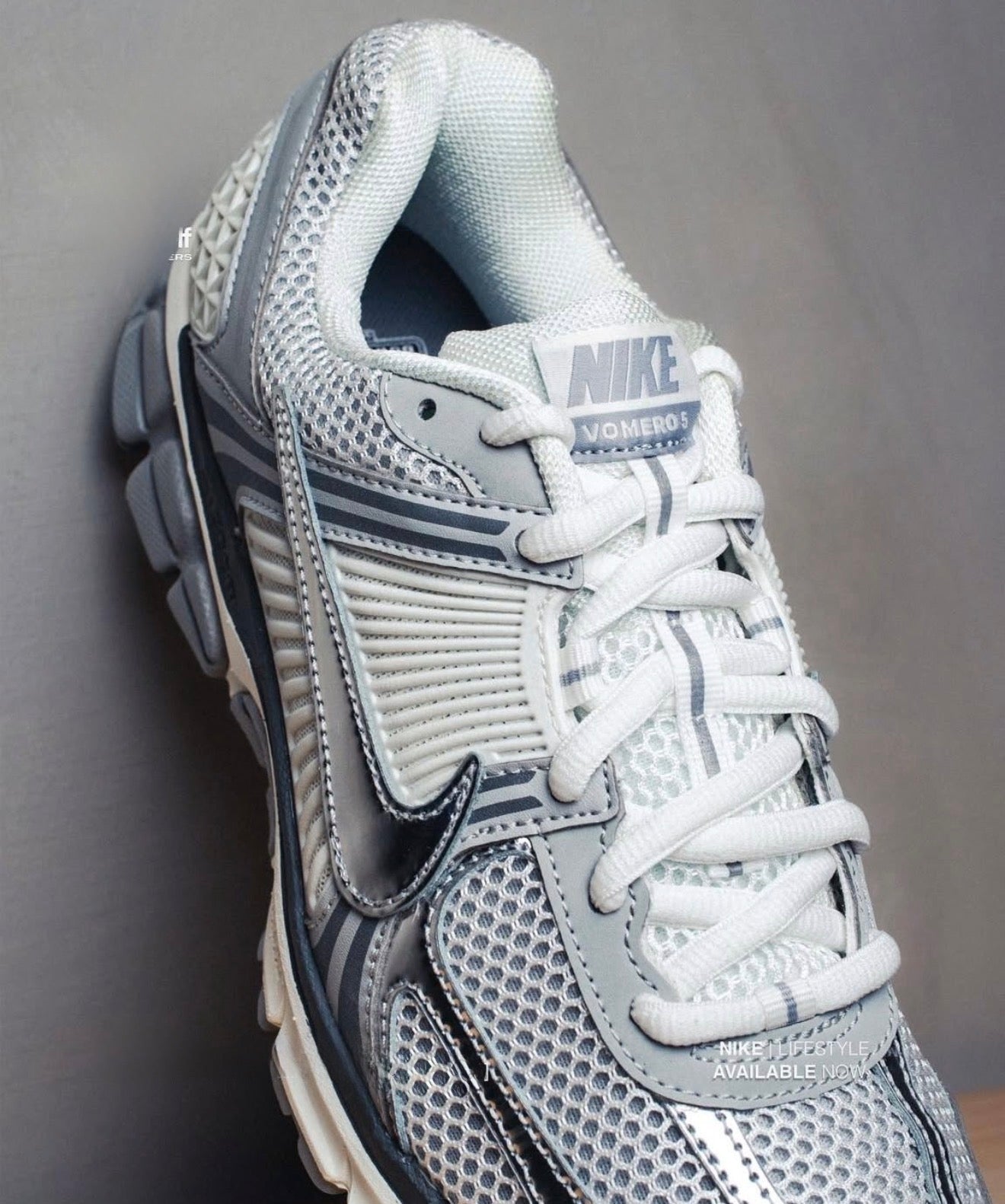 Zoom Vomero 5 Metallic Silver