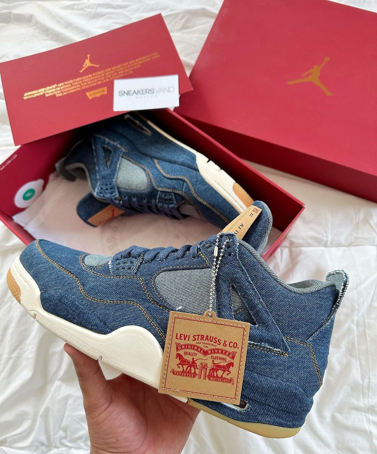 Levis x Air Jordan 4 Retro “ Blue Denim”