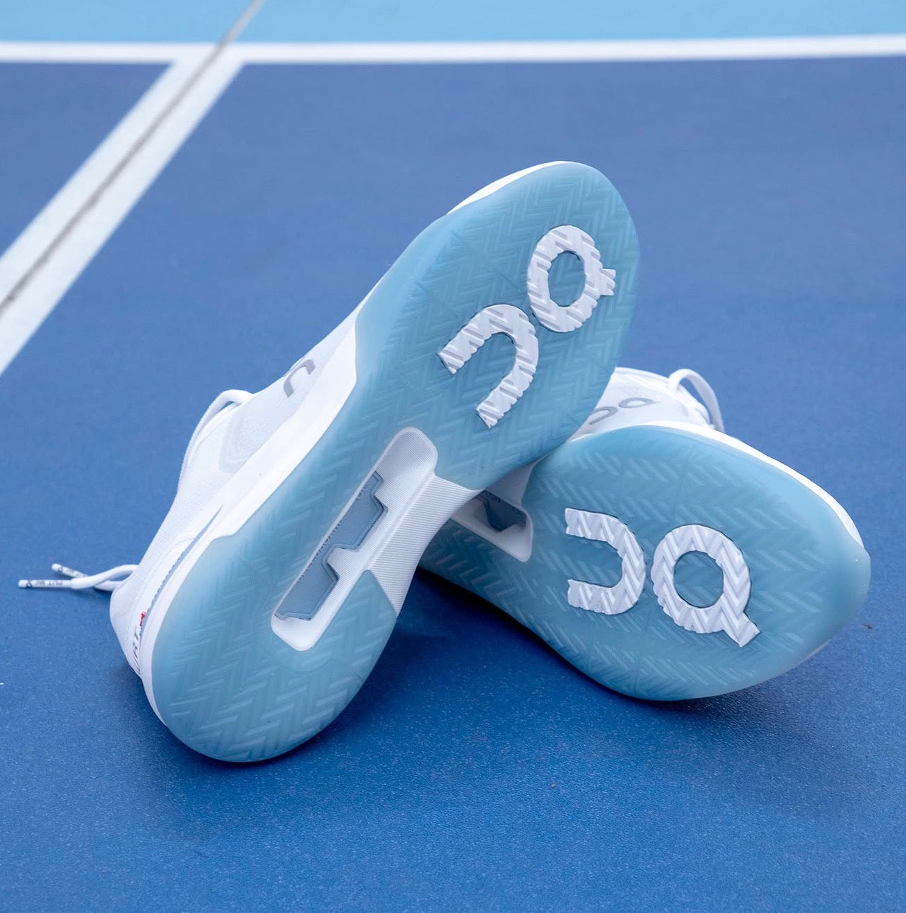 On The Roger Advantage Pro White Chambray