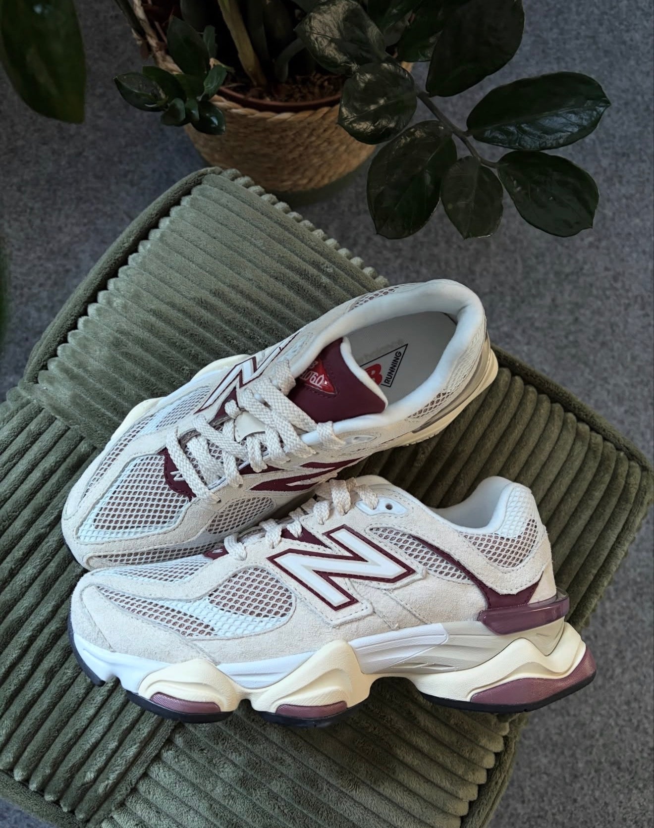 WMNs NB Balance 9060 Linen Burgandy