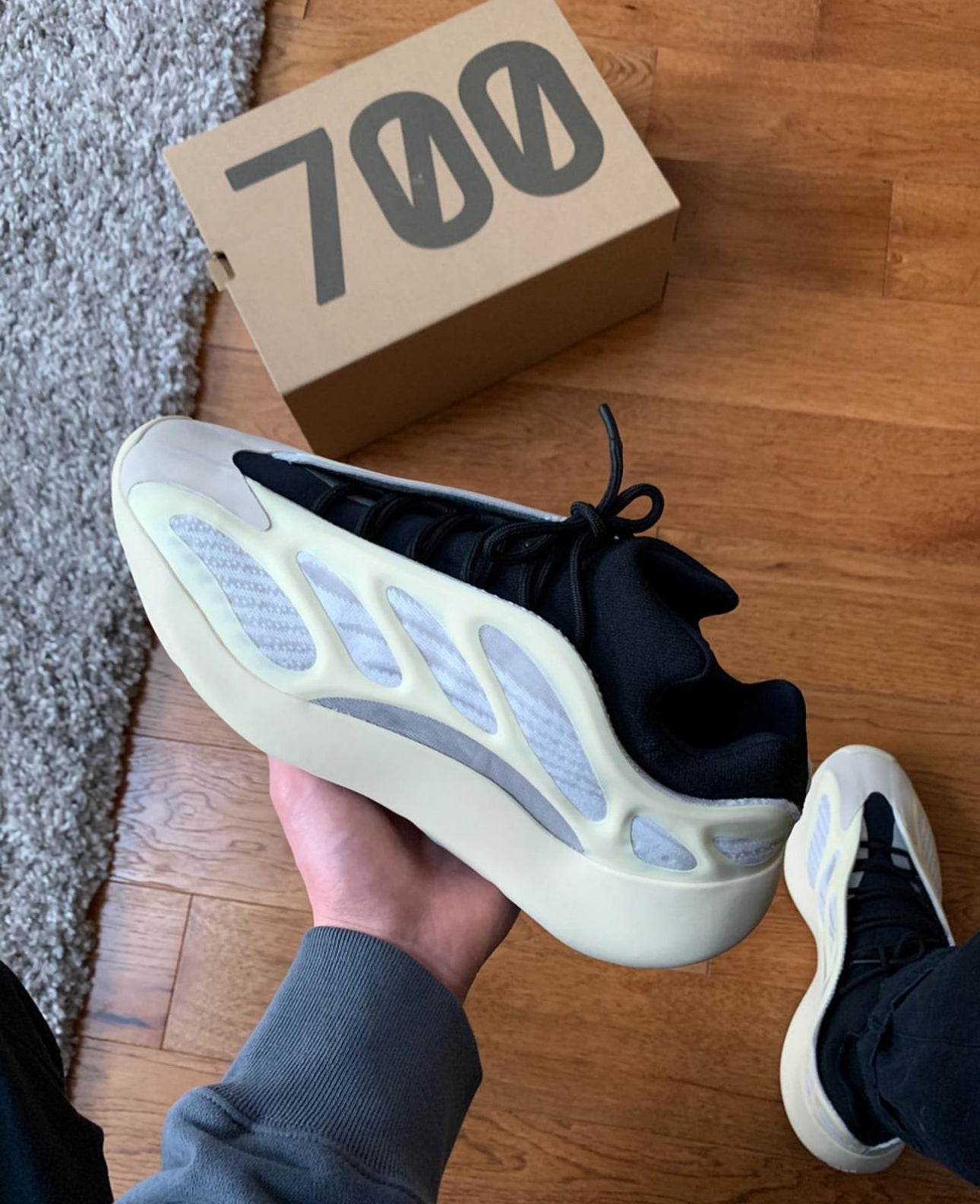 Yeezy 700v3 “ Azael “ ( Glows In Dark )