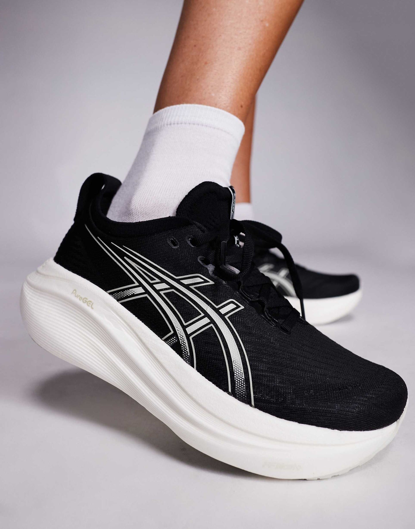 Gel-Nimbus 27 Black Lake Grey