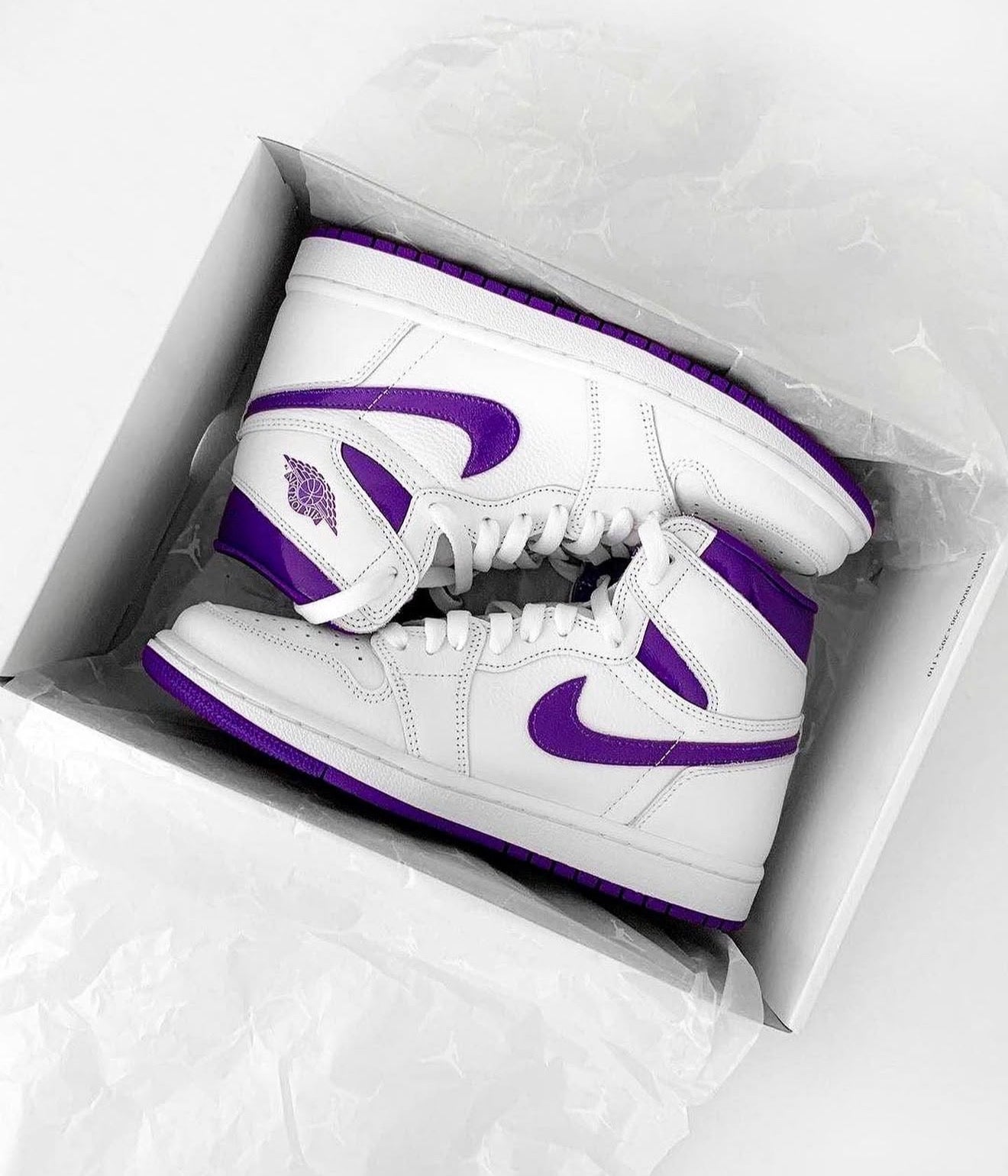 Air Jordan 1 Retro High Court Purple
