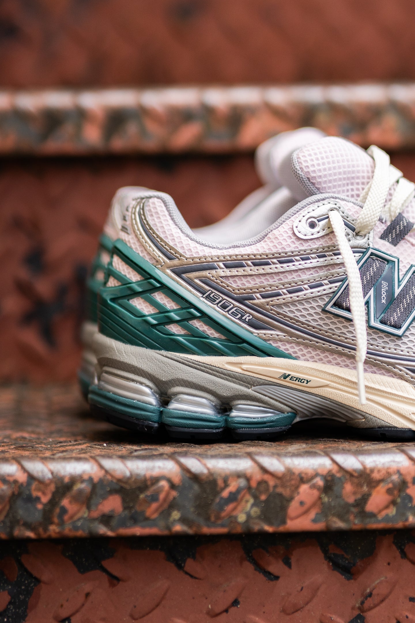 NB Balance 1906R Granite Metallic