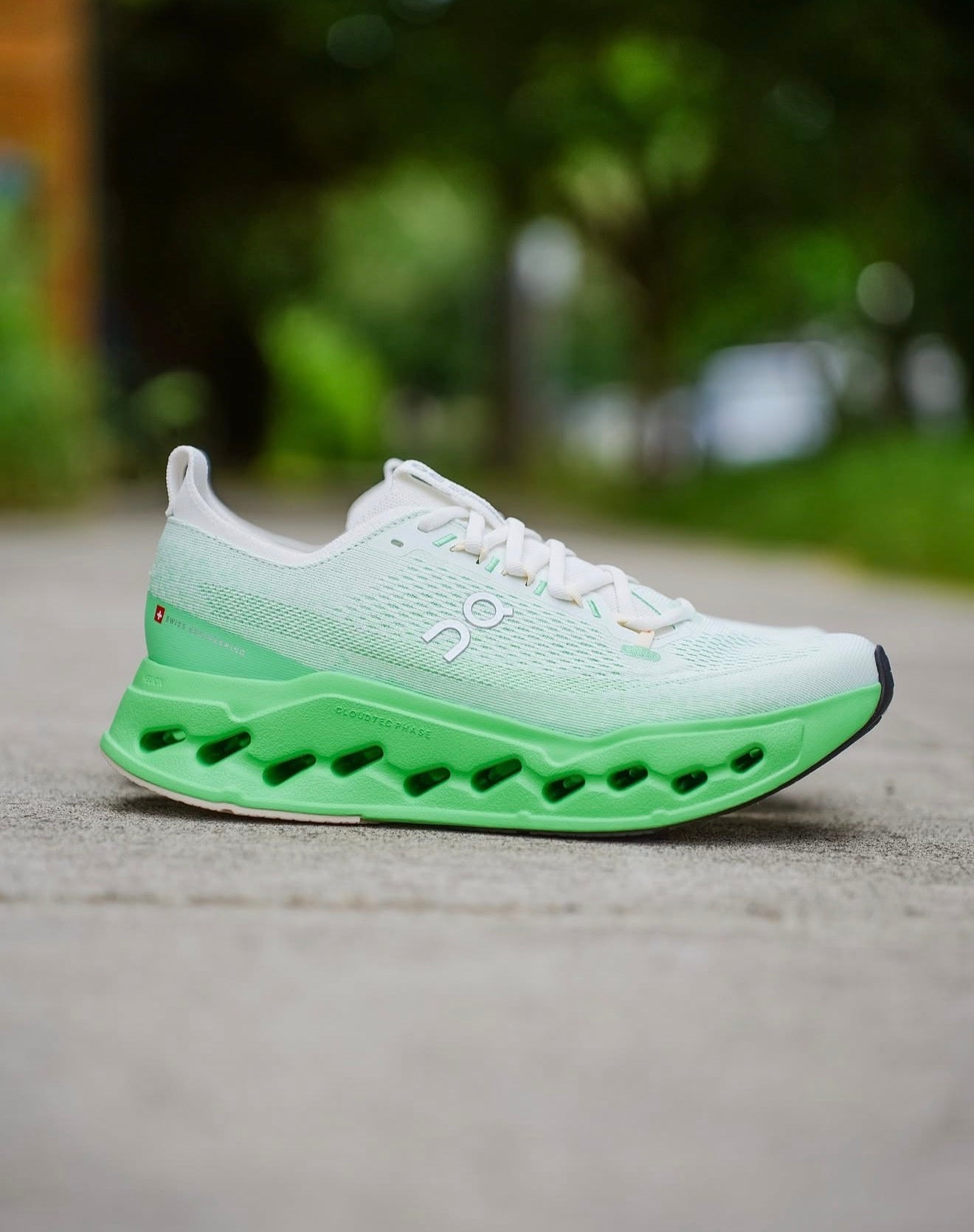 On Running Cloudsurfer Max Mineral Honeydew