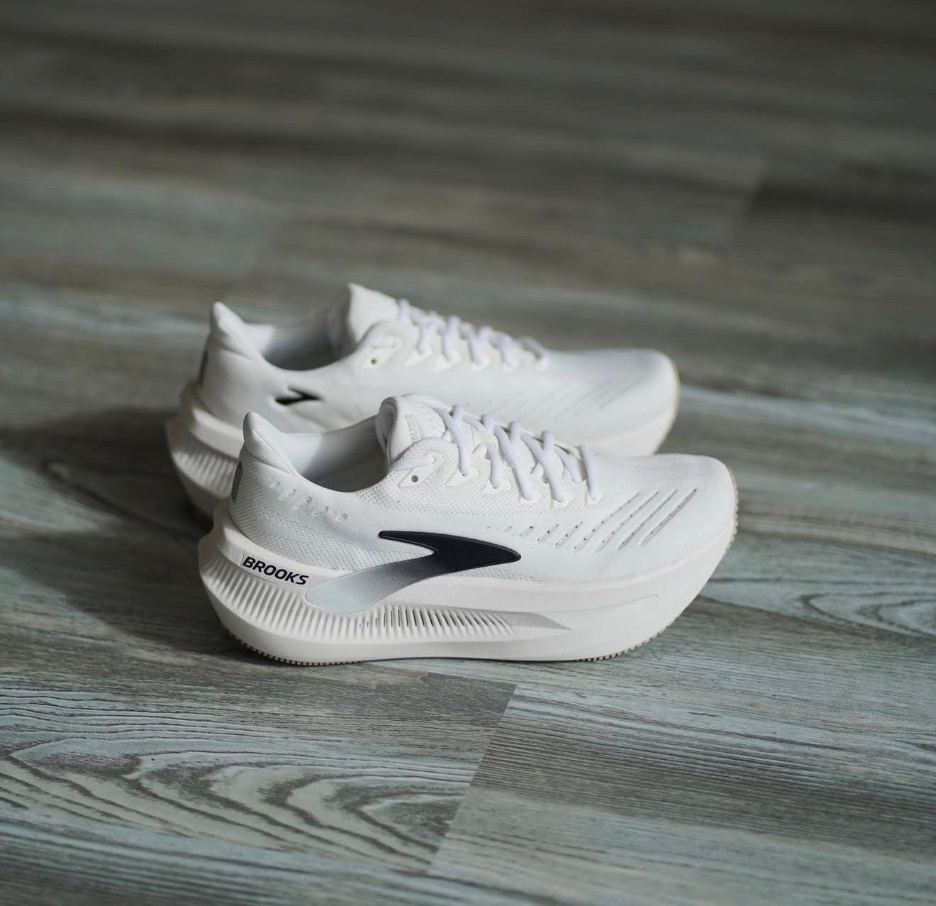 Brooks Glycerin Max 2 White Black Chateau Gray