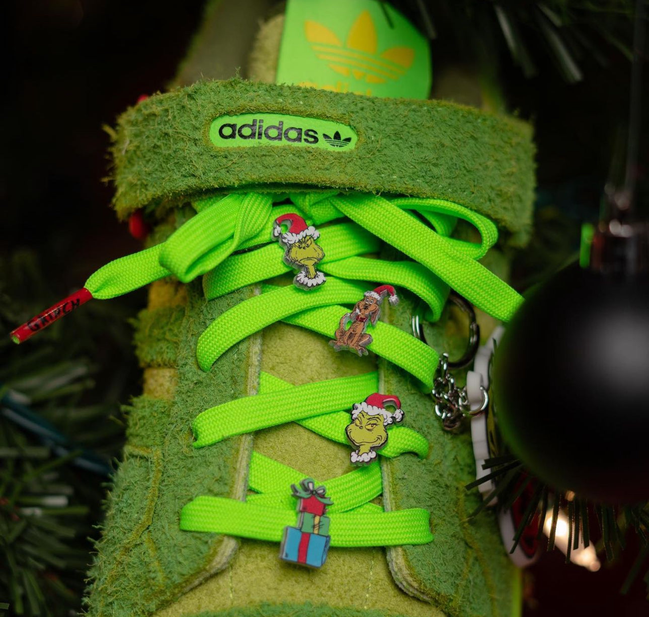 Forum Low “ The Grinch Shoe “