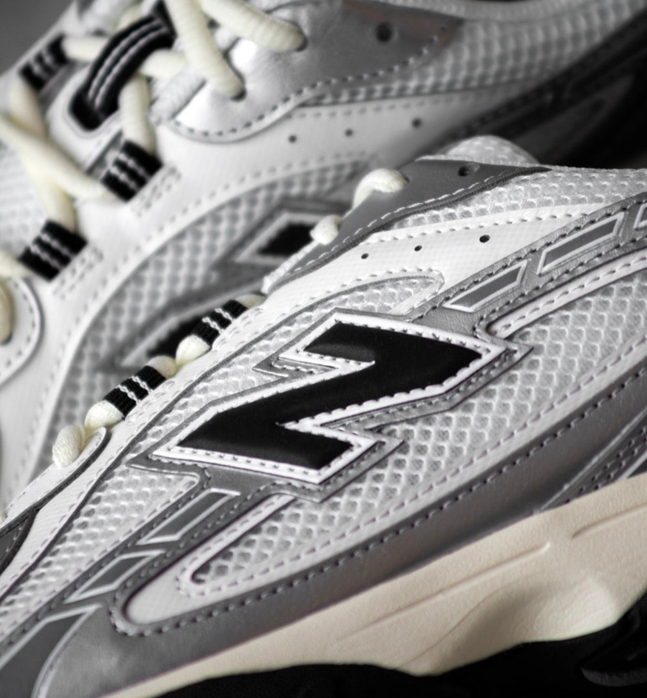 WMNs NB Balance 204L Silver Metallic Black