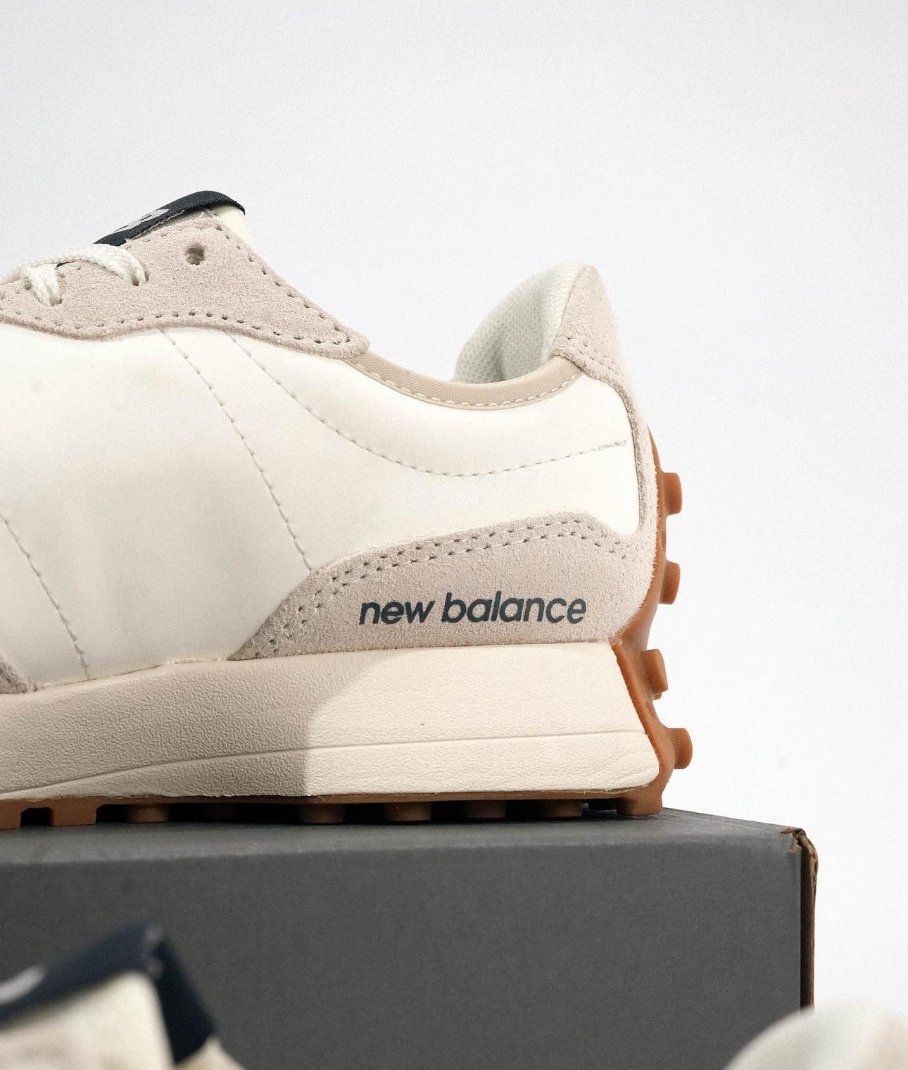 New Balance 327 Moonbeam Outerspace