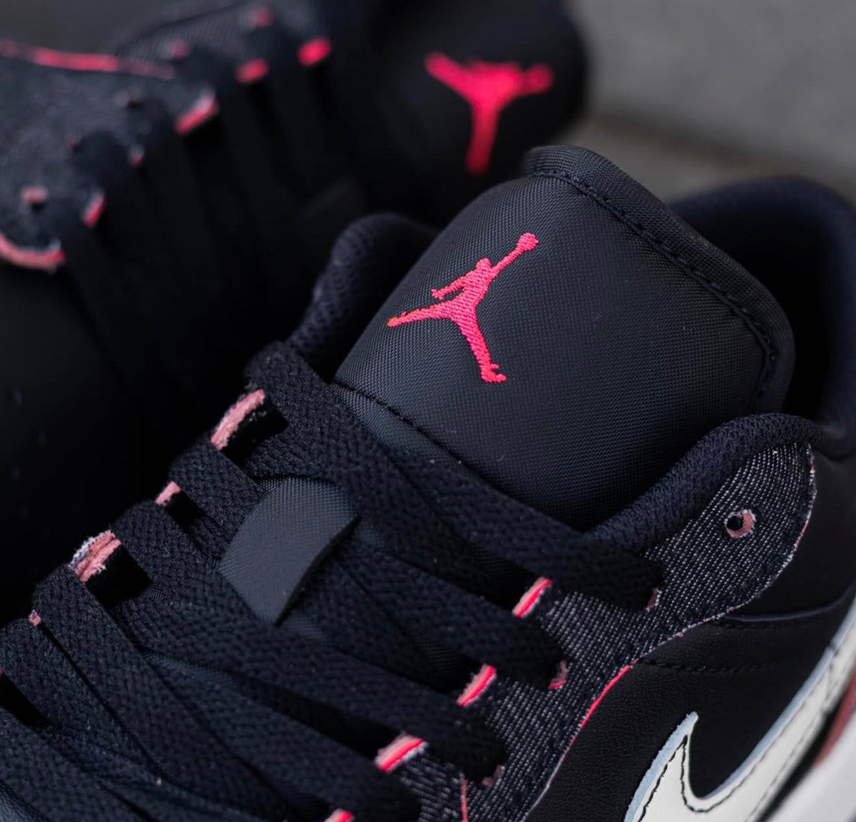 Air Jordan 1 Low SE Black/Pale Ivory Racer Pink