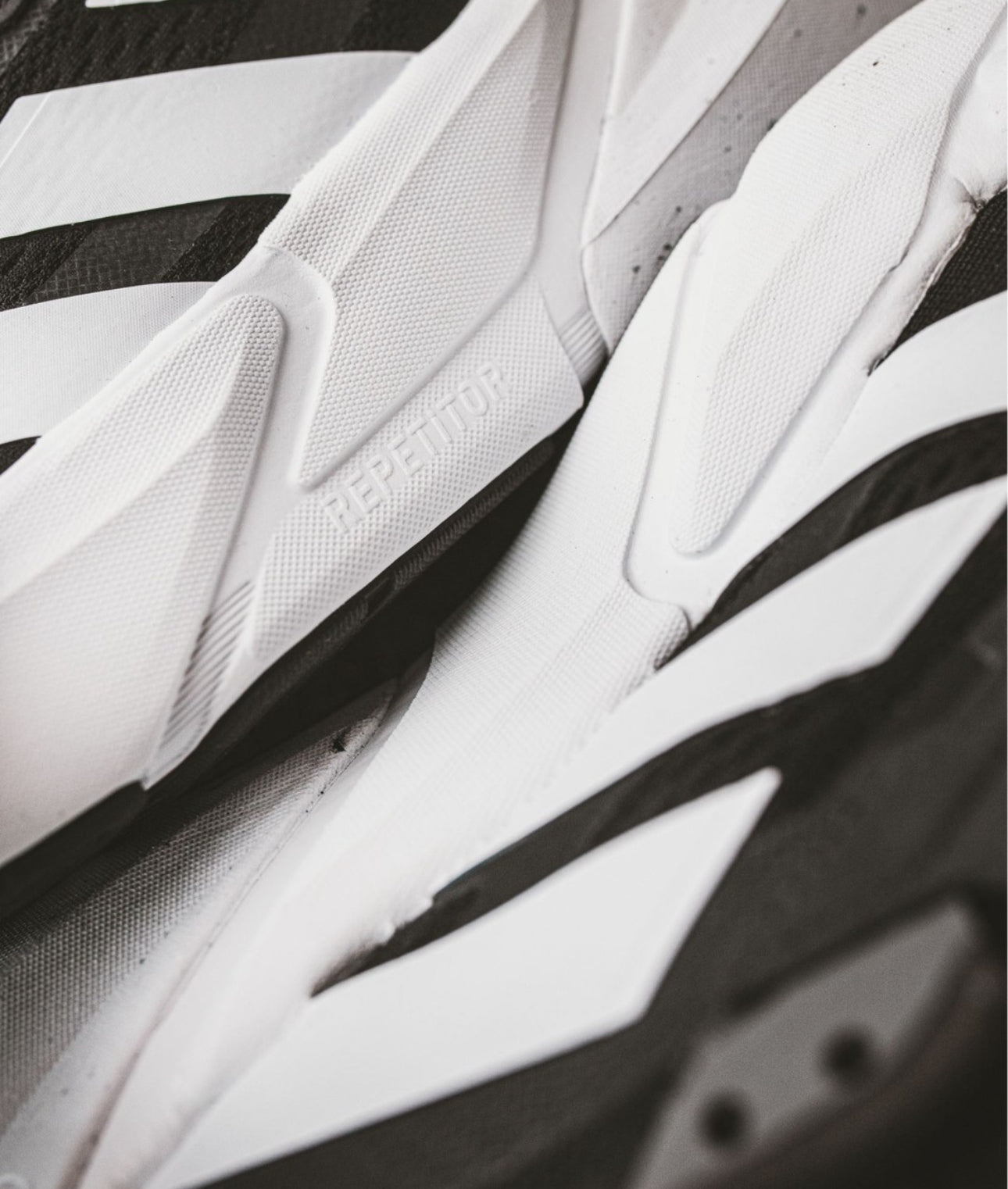 Adistar “ Black / White “